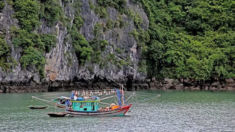 vietnam islands halong bay