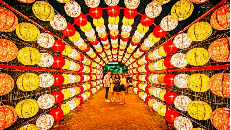 lantern festival in hoi an