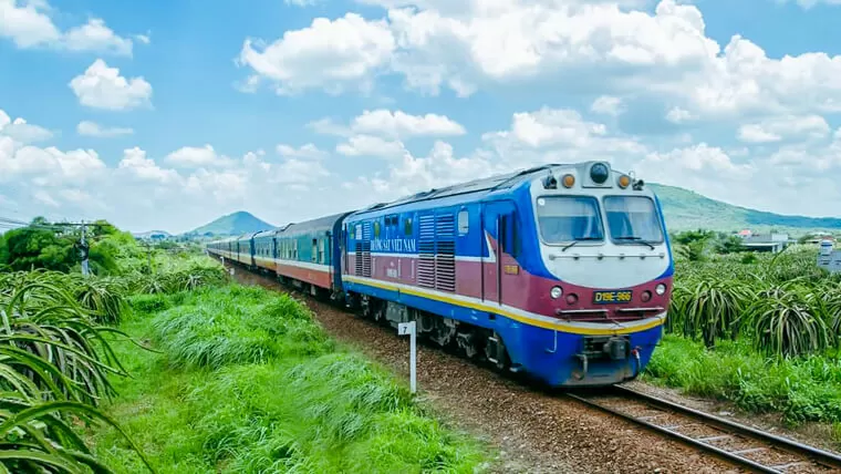 train from halong to sapa