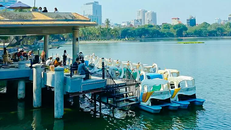 thong nhat park hanoi travel guide