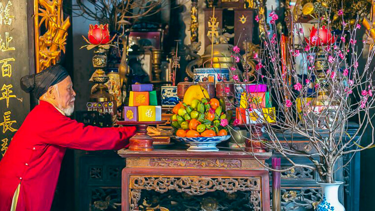 vietnamese altar