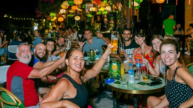 bars in hoi an vietnam