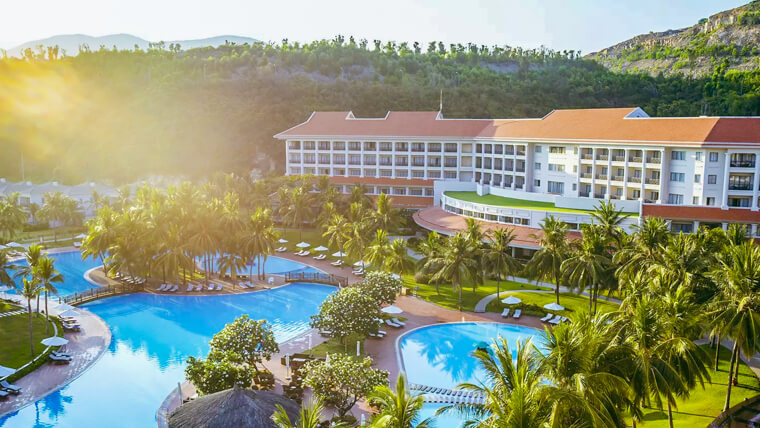 Vinpearl Land Nha Trang là một trong những điểm đến tuyệt vời cho những ai muốn cảm nhận không khí nghỉ dưỡng tuyệt vời. Hãy thưởng thức ảnh liên quan và khám phá những điều thú vị mà Vinpearl Land đang chờ đón bạn trải nghiệm.