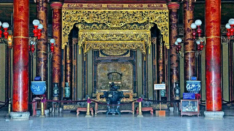 thai hoa palace in vietnam