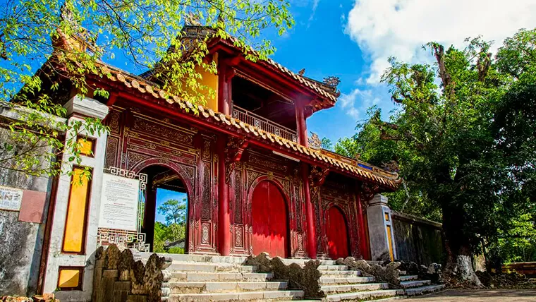 minh thanh temple in gia long tomb