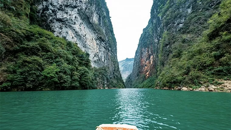 kayak in vietnam