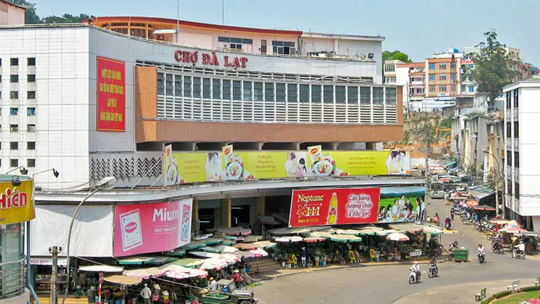 local market in vietnam