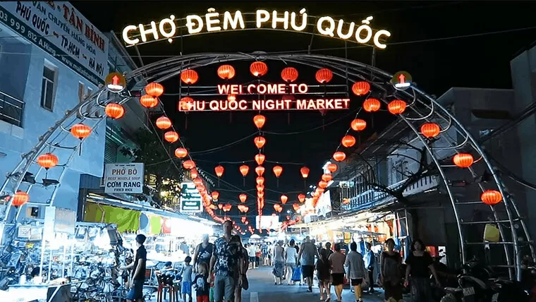 phu quoc night market in vietnam