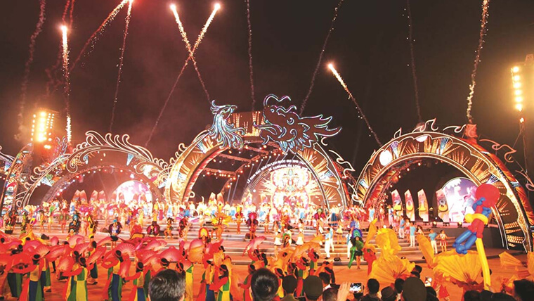 Carnaval in best time to visit Halong Bay