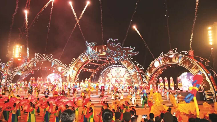 Carnaval in best time to visit Halong Bay