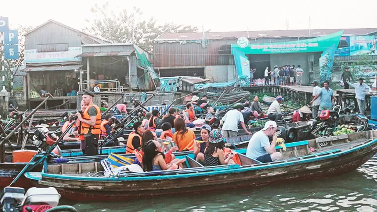 Floating Market Can Tho bridge 