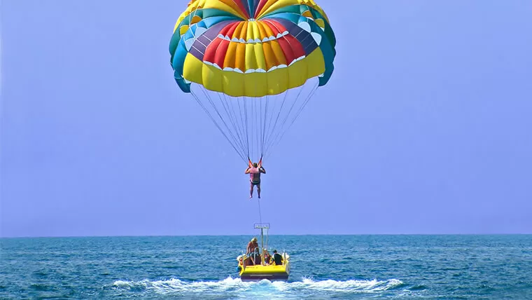 My Khe beach parasailing