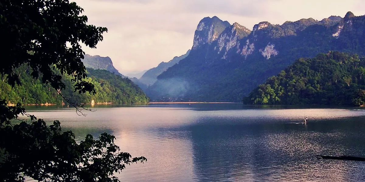 Lake in Vietnam title