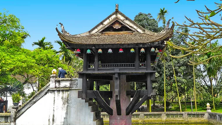 visiting one pillar pagoda for one day in hanoi