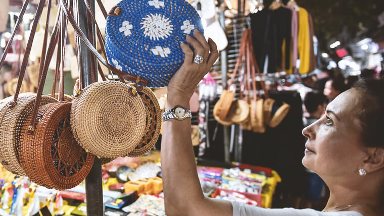 Shopping in Hanoi streets