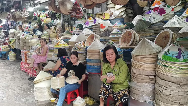 Shopping on Hue market