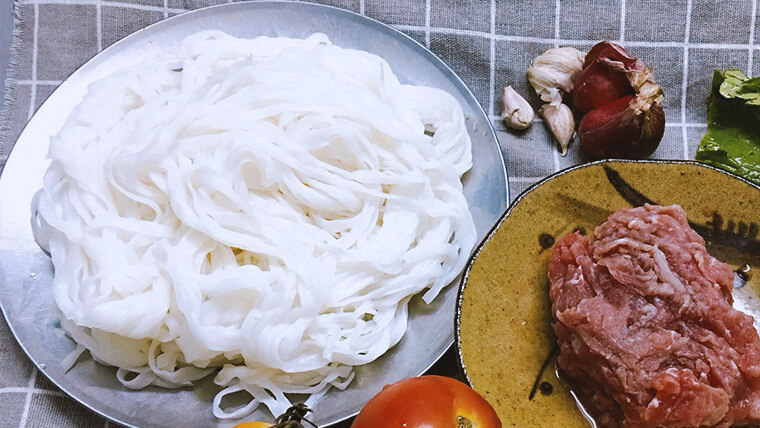 rice stick of ingredients in pho soup