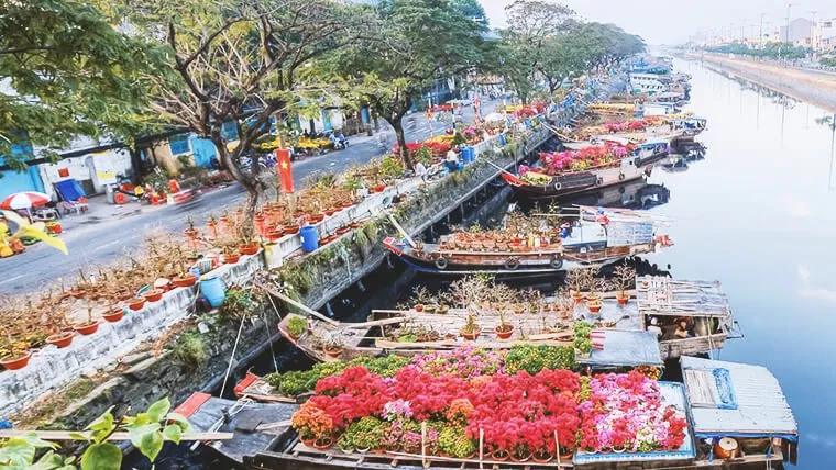 floating market in saigon