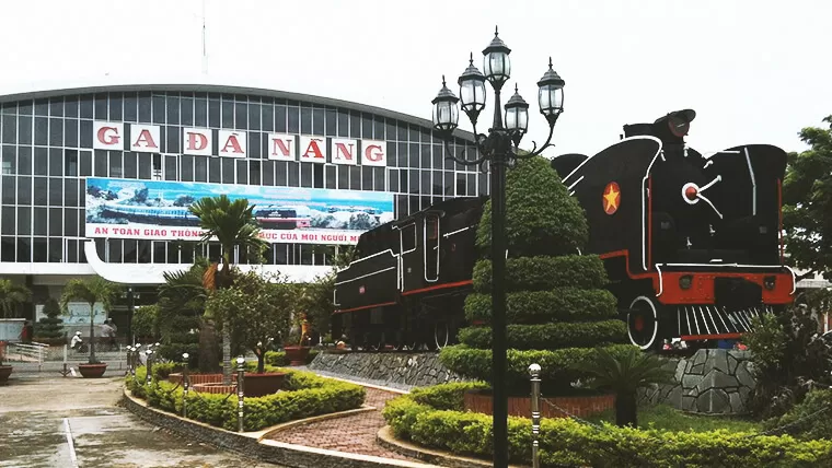 Train from Hanoi to Hoi An