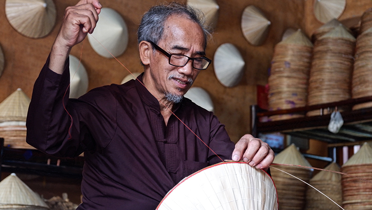 How to make a conical hat in Vietnam