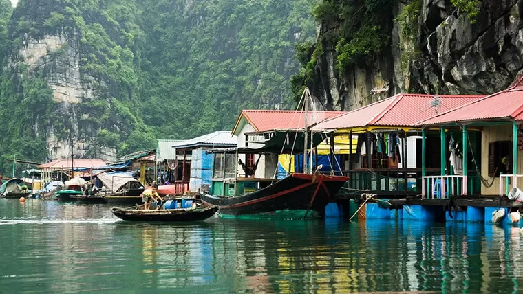 Fishing village thing to do in Ha Long Bay