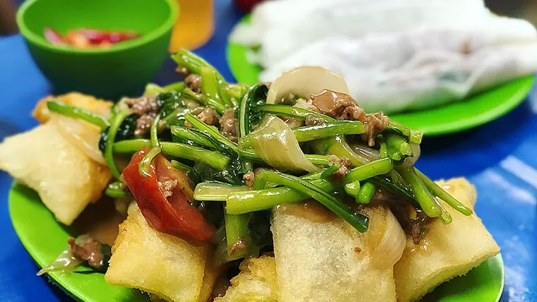 fried pho best foods in hanoi old quarter 