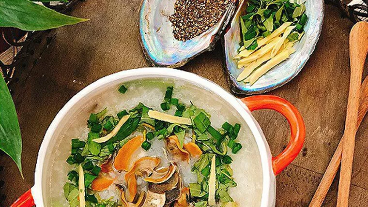 mussel soup hanoi old quarter food