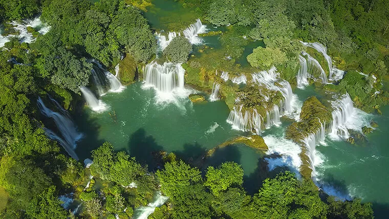  things to do in vietnam - visit ban gioc waterfalls 