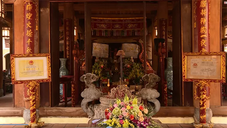 top things to do in hanoi - visit bach ma temple