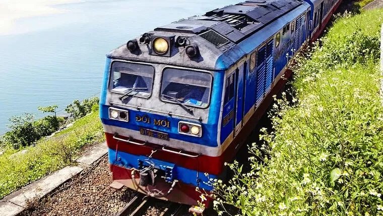 train from hoi an to hue