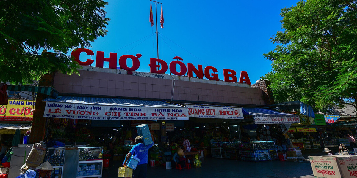 Dong Ba market