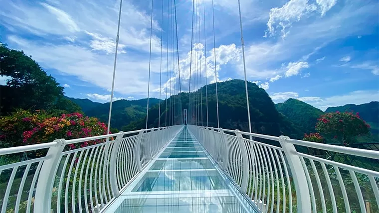 moc chau glass bridge