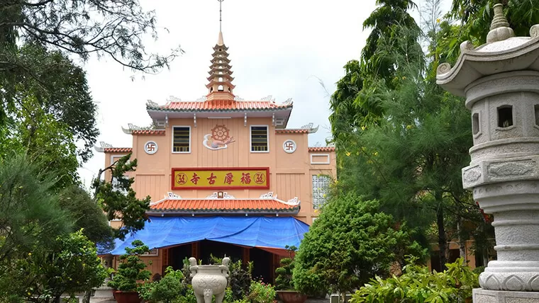 thien hau pagoda in vinh long